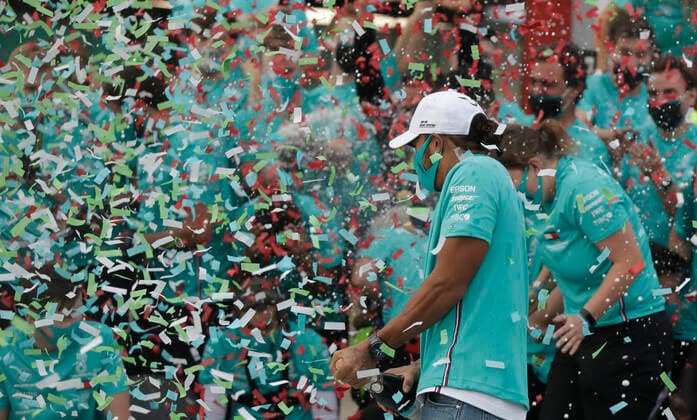 Motorsports: FIA Formula One World Championship, WM, Weltmeisterschaft 2020, Grand Prix of Emilia Romagna Motorsports: FIA Formula One World Championship 2020, Grand Prix of Emilia Romagna, 44 Lewis Hamilton (GBR, Mercedes-AMG Petronas Formula One Team) and his team celebrates win of Constructors Championship 2020