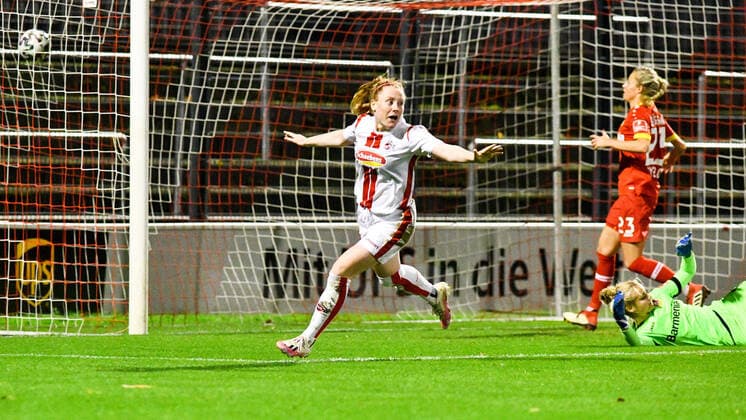 Amber Barett (Köln, 22) erzielt das Tor zum 1:0, Treffer, Torerfolg, Action, Aktion, Spielszene, jubeln über ein Tor, Jubel, Torjubel, Torerfolg, celebrate the goal, goal, celebration, Jubel ueber das Tor, optimistisch, Action, Aktion, 01.11.2020, Köln (Deutschland), Fussball, DFB-Pokal Frauen, 2. Runde, 1. FC Köln - Bayer 04 Leverkusen, DFB DFL REGULATIONS PROHIBIT ANY USE OF PHOTOGRAPHS AS IMAGE SEQUENCES AND OR QUASI-VIDEO.