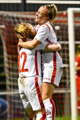 v.li.: Amber Barett (Köln, 22) erzielte das Tor zum 1:0, Mandy Islacker (Köln, 8) gab die Vorlage,Treffer, Torerfolg, Action, Aktion, Spielszene, jubeln über ein Tor, Jubel, Torjubel, Torerfolg, celebrate the goal, goal, celebration, Jubel ueber das Tor, optimistisch, Action, Aktion, 01.11.2020, Köln (Deutschland), Fussball, DFB-Pokal Frauen, 2. Runde, 1. FC Köln - Bayer 04 Leverkusen, DFB DFL REGULATIONS PROHIBIT ANY USE OF PHOTOGRAPHS AS IMAGE SEQUENCES AND OR QUASI-VIDEO.