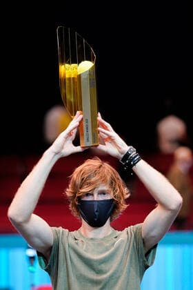 01.11.2020, Stadthalle, Wien, AUT, ATP, Tennis Herren Tour, Erste Bank Open, Finale, im Bild Andrey Rublev (RUS) mit seiner Trophaee after the final match of Erste Bank Open Tennis Tournament at the Stadthalle in Wien, Austria on 2020 11 01.