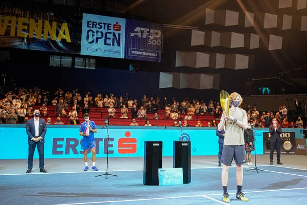 01.11.2020, Stadthalle, Wien, AUT, ATP, Tennis Herren Tour, Erste Bank Open, Finale, im Bild Andrey Rublev (RUS) mit seiner Trophaee after the final match of Erste Bank Open Tennis Tournament at the Stadthalle in Wien, Austria on 2020 11 01.