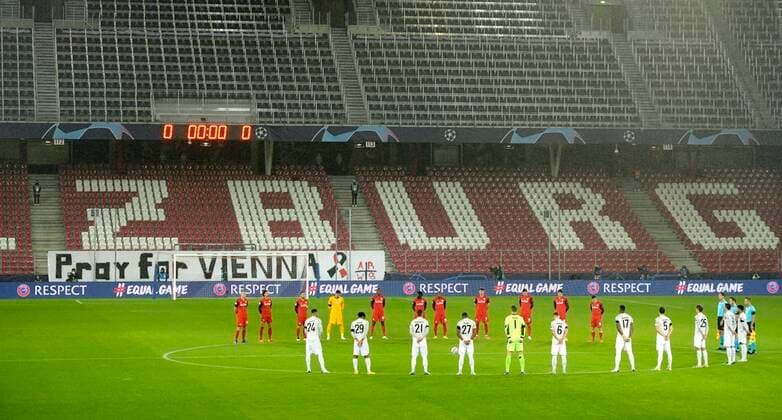 03.11.2020, Fussball Championsleague 2020 2021, Gruppenphase Vorrunde, 3. Spieltag, RB Salzburg - FC Bayern München, in der Red Bull Arena Salzburg. Pray for Vienna , Gedenken der beiden Mannschaften an die Opfer des Terroranschlages gestern in Wien.