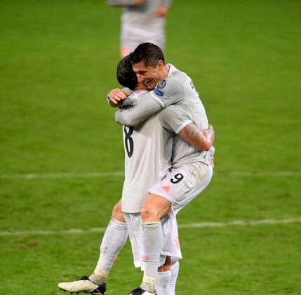 03.11.2020, Fussball Championsleague 2020 2021, Gruppenphase Vorrunde, 3. Spieltag, RB Salzburg - FC Bayern München, in der Red Bull Arena Salzburg. Torjubel v.li: Javi Martinez (FC Bayern München) mit Robert Lewandowski (FC Bayern München)