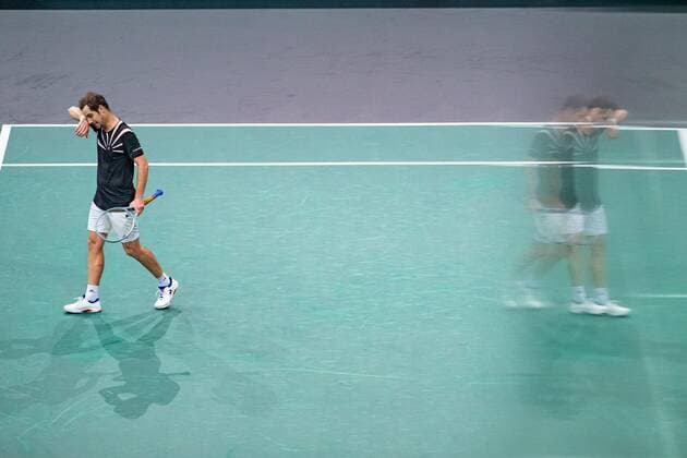 Paris, France le 4 novembre 2020 - Le Francais Richard GASQUET contre l Argentin Diego SCHWATRZMAN lors du deuxieme tour de match de tennis en simple masculin au troisieme jour du tournoi de tennis en salle ATP, Tennis Herren World Tour Masters 1000 - Paris Masters (Paris Bercy) - a l Arena AccorHotels. Richard GASQUET of France against Diego SCHWARTZMAN of Argentina during their men s singles second round tennis match on day 3 at the ATP World Tour Masters 1000 - Paris Masters (Paris Bercy) - indoor tennis tournament at The AccorHotels Arena in Paris on November 4, 2020.  Copyright: xAurelienxMorissardx