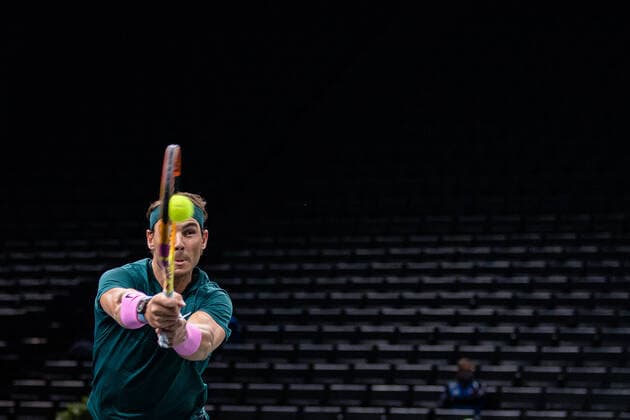 Paris, France le 4 novembre 2020 - L Espagnol Rafael NADAL contre l Espagnol Feliciano LOPEZ lors du deuxieme tour de match de tennis en simple masculin au troisieme jour du tournoi de tennis en salle ATP, Tennis Herren World Tour Masters 1000 - Paris Masters (Paris Bercy) - a l Arena AccorHotels. Rafael NADAL of Spain against Feliciano LOPEZ of Spain during their men s singles second round tennis match on day 3 at the ATP World Tour Masters 1000 - Paris Masters (Paris Bercy) - indoor tennis tournament at The AccorHotels Arena in Paris on November 4, 2020.  Copyright: xAurelienxMorissardx
