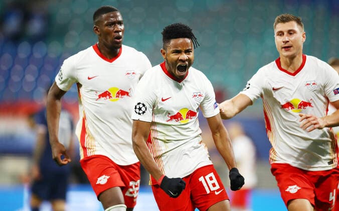Bilder des Jahres 2020, Sport 11 November Sport Themen der Woche KW45 Sport Bilder des Tages RB Leipzig - Paris SG 04.11.2020 Leipzig, 04.11.2020, Red Bull Arena, Champions League, Gruppe H, 3.Spieltag , RB Leipzig vs. FC Paris Saint-Germain , Im Bild: Tor für RB Leipzig. Christopher Nkunku (18, RB Leipzig) trifft zum 1:1 Ausgleich und bejubelt seinen Treffer mit Nordi Mukiele (22, RB Leipzig) und Willi Orban (4, RB Leipzig). , *** RB Leipzig Paris SG 04 11 2020 Leipzig, 04 11 2020, Red Bull Arena, Champions League, Group H, 3 Matchday , RB Leipzig vs FC Paris Saint Germain , In picture goal for RB Leipzig Christopher Nkunku 18, RB Leipzig scores for 1 1 equaliser and cheers his goal with Nordi Mukiele 22, RB Leipzig and Willi Orban 4, RB Leipzig ,