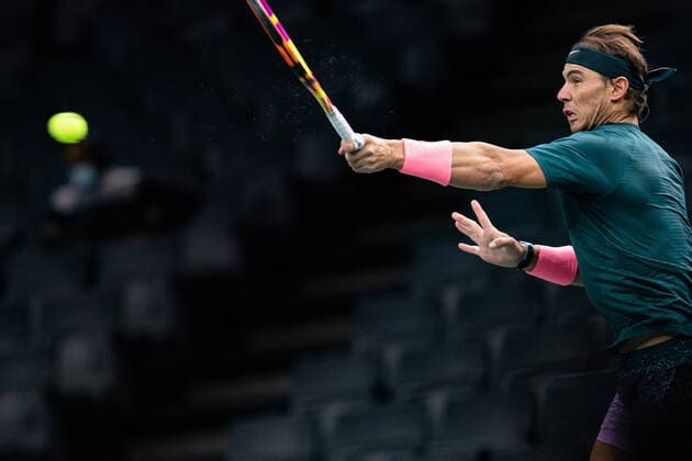 Paris, France le 5 novembre 2020 - L Espagnol Rafael NADAL contre l Australien Jordan THOMPSON lors du 1 8e de finale de tennis en simple masculin au quatrieme jour du tournoi de tennis en salle ATP, Tennis Herren World Tour Masters 1000 - Paris Masters (Paris Bercy) - a l Arena AccorHotels. Rafael NADAL of Spain against Jordan THOMPSON of Australia during their Round of 8 men s singles tennis match on day 4 at the ATP World Tour Masters 1000 - Paris Masters (Paris Bercy) - indoor tennis tournament at The AccorHotels Arena in Paris on November 5, 2020.  Copyright: xAurelienxMorissardx
