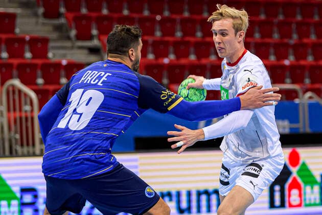 Düsseldorf, Deutschland 05. November 2020: Männer EHF EM 2022 Qualifikation, Gruppe 2, Deutschland vs. Bosnien-Herzegowina v.li. Nikola Prce (Bosnien Herzegowina), Marian Michalczik (Deutschland Fuechse Berlin) Düsseldorf ISS Dome Nordrhein-Westfalen Deutschland
