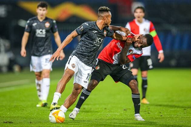 ROTTERDAM - (lr) Chidera Ejuke of CSKA Moscow, Lutsharel Geertruida or Feyenoord during the UEFA Europa League match in group K between Feyenoord and CSKA Moscow in the Kuip on November 5, 2020 in Rotterdam, The Netherlands. UEFA Europa League 2020 2021 xVIxANPxSportx xxANPxIVx