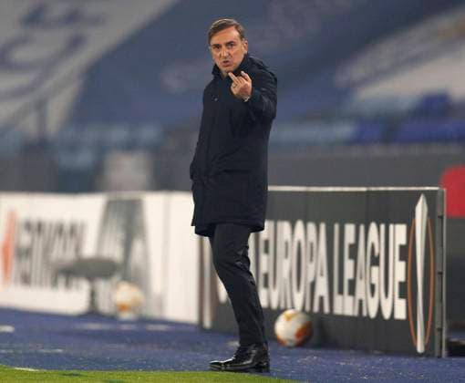 Bilder des Jahres 2020, Sport 11 November Sport Themen der Woche KW45 Sport Bilder des Tages Carlos Carvalhal manager of Sporting Braga points during the UEFA Europa League match at the King Power Stadium, Leicester. Picture date: 5th November 2020. Picture credit should read: Darren Staples Sportimage EDITORIAL USE ONLY. No use with unauthorised audio, video, data, fixture lists, club league logos or live services. Online in-match use limited to 120 images, no video emulation. No use in betting, games or single club league player publications. SPI-0746-0034