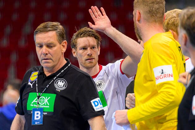 Düsseldorf, Deutschland 05. November 2020: Männer EHF EM 2022 Qualifikation, Gruppe 2, Deutschland vs. Bosnien-Herzegowina Trainer Alfred Gislason (Deutschland), Tobias Reichmann (Deutschland MT Melsungen) Düsseldorf ISS Dome Nordrhein-Westfalen Deutschland
