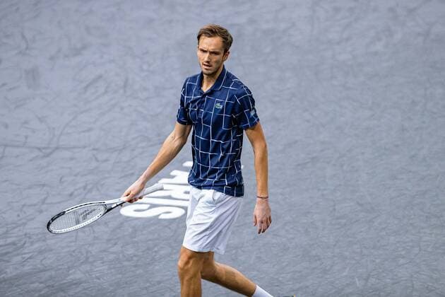 Paris, France le 6 novembre 2020 - Le Russe Daniil MEDVEDEV contre l Argentin Diego SCHWARTZMAN lors du Quart de finale de tennis en simple masculin au cinquieme jour du tournoi de tennis en salle ATP, Tennis Herren World Tour Masters 1000 - Paris Masters (Paris Bercy) - a l Arena AccorHotels. Daniil MEDVEDEV of Russia against Diego SCHWARTZMAN of Argentina during their Quarter Final men s singles tennis match on day 5 at the ATP World Tour Masters 1000 - Paris Masters (Paris Bercy) - indoor tennis tournament at The AccorHotels Arena in Paris on November 6, 2020.  Copyright: xAurelienxMorissardx