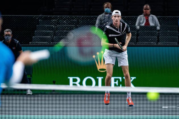 Paris, France le 6 novembre 2020 - Le Francais Ugo HUMBERT contre le Canadien Milos RAONIC lors du Quart de finale de tennis en simple masculin au cinquieme jour du tournoi de tennis en salle ATP, Tennis Herren World Tour Masters 1000 - Paris Masters (Paris Bercy) - a l Arena AccorHotels. Ugo HUMBERT of France against Milos RAONIC of Canada during their Quarter Final men s singles tennis match on day 5 at the ATP World Tour Masters 1000 - Paris Masters (Paris Bercy) - indoor tennis tournament at The AccorHotels Arena in Paris on November 6, 2020.  Copyright: xAurelienxMorissardx