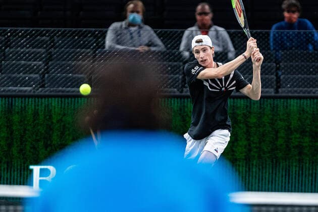 Paris, France le 6 novembre 2020 - Le Francais Ugo HUMBERT contre le Canadien Milos RAONIC lors du Quart de finale de tennis en simple masculin au cinquieme jour du tournoi de tennis en salle ATP, Tennis Herren World Tour Masters 1000 - Paris Masters (Paris Bercy) - a l Arena AccorHotels. Ugo HUMBERT of France against Milos RAONIC of Canada during their Quarter Final men s singles tennis match on day 5 at the ATP World Tour Masters 1000 - Paris Masters (Paris Bercy) - indoor tennis tournament at The AccorHotels Arena in Paris on November 6, 2020.  Copyright: xAurelienxMorissardx