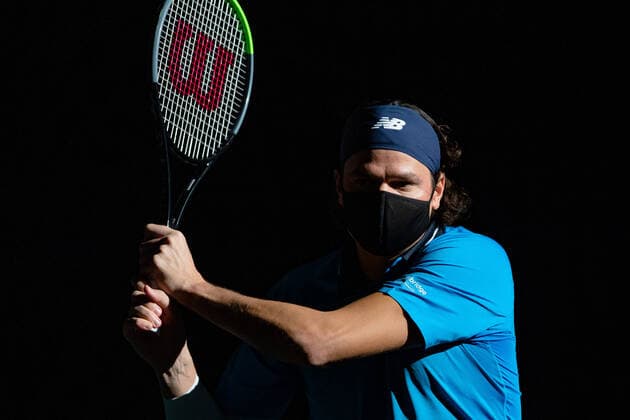 Paris, France le 6 novembre 2020 - Le Canadien Milos RAONIC contre le Francais Ugo HUMBERT lors du Quart de finale de tennis en simple masculin au cinquieme jour du tournoi de tennis en salle ATP, Tennis Herren World Tour Masters 1000 - Paris Masters (Paris Bercy) - a l Arena AccorHotels. Milos RAONIC of Canada against Ugo HUMBERT of France during their Quarter Final men s singles tennis match on day 5 at the ATP World Tour Masters 1000 - Paris Masters (Paris Bercy) - indoor tennis tournament at The AccorHotels Arena in Paris on November 6, 2020.  Copyright: xAurelienxMorissardx