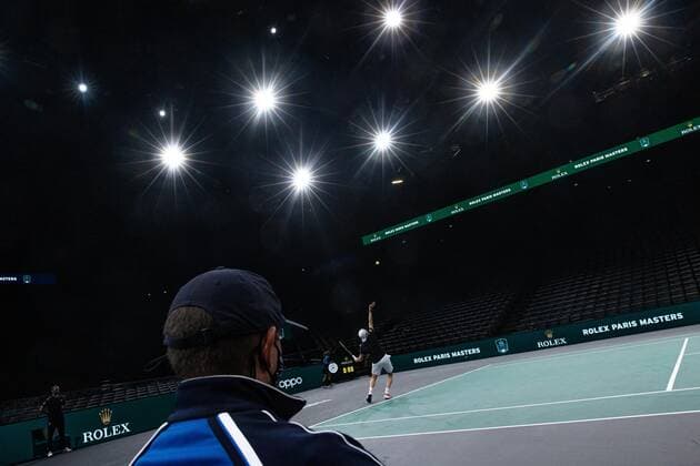 Paris, France le 6 novembre 2020 - Le Francais Ugo HUMBERT contre le Canadien Milos RAONIC lors du Quart de finale de tennis en simple masculin au cinquieme jour du tournoi de tennis en salle ATP, Tennis Herren World Tour Masters 1000 - Paris Masters (Paris Bercy) - a l Arena AccorHotels. Ugo HUMBERT of France against Milos RAONIC of Canada during their Quarter Final men s singles tennis match on day 5 at the ATP World Tour Masters 1000 - Paris Masters (Paris Bercy) - indoor tennis tournament at The AccorHotels Arena in Paris on November 6, 2020.  Copyright: xAurelienxMorissardx