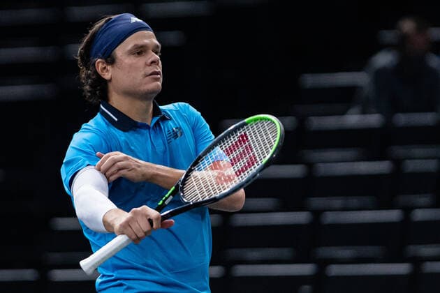 Paris, France le 6 novembre 2020 - Le Canadien Milos RAONIC contre le Francais Ugo HUMBERT lors du Quart de finale de tennis en simple masculin au cinquieme jour du tournoi de tennis en salle ATP, Tennis Herren World Tour Masters 1000 - Paris Masters (Paris Bercy) - a l Arena AccorHotels. Milos RAONIC of Canada against Ugo HUMBERT of France during their Quarter Final men s singles tennis match on day 5 at the ATP World Tour Masters 1000 - Paris Masters (Paris Bercy) - indoor tennis tournament at The AccorHotels Arena in Paris on November 6, 2020.  Copyright: xAurelienxMorissardx
