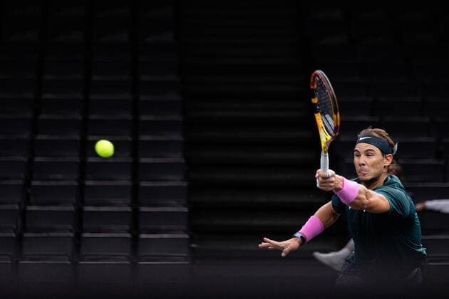 Paris, France le 6 novembre 2020 - L Espagnol Rafael NADAL contre l Espagnol Pablo CARRENO BUSTA lors du Quart de finale de tennis en simple masculin au cinquieme jour du tournoi de tennis en salle ATP, Tennis Herren World Tour Masters 1000 - Paris Masters (Paris Bercy) - a l Arena AccorHotels. Rafael NADAL of Spain against Pablo CARRENO BUSTA of Spain during their Quarter Final men s singles tennis match on day 5 at the ATP World Tour Masters 1000 - Paris Masters (Paris Bercy) - indoor tennis tournament at The AccorHotels Arena in Paris on November 6, 2020.  Copyright: xAurelienxMorissardx