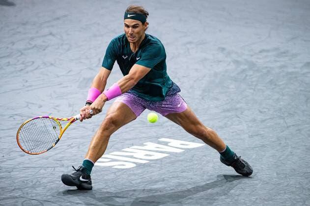 Paris, France le 6 novembre 2020 - L Espagnol Rafael NADAL contre l Espagnol Pablo CARRENO BUSTA lors du Quart de finale de tennis en simple masculin au cinquieme jour du tournoi de tennis en salle ATP, Tennis Herren World Tour Masters 1000 - Paris Masters (Paris Bercy) - a l Arena AccorHotels. Rafael NADAL of Spain against Pablo CARRENO BUSTA of Spain during their Quarter Final men s singles tennis match on day 5 at the ATP World Tour Masters 1000 - Paris Masters (Paris Bercy) - indoor tennis tournament at The AccorHotels Arena in Paris on November 6, 2020.  Copyright: xAurelienxMorissardx