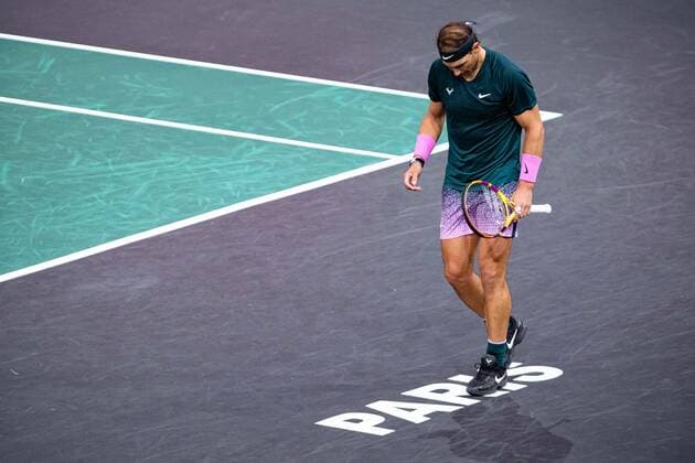 Paris, France le 6 novembre 2020 - L Espagnol Rafael NADAL contre l Espagnol Pablo CARRENO BUSTA lors du Quart de finale de tennis en simple masculin au cinquieme jour du tournoi de tennis en salle ATP, Tennis Herren World Tour Masters 1000 - Paris Masters (Paris Bercy) - a l Arena AccorHotels. Rafael NADAL of Spain against Pablo CARRENO BUSTA of Spain during their Quarter Final men s singles tennis match on day 5 at the ATP World Tour Masters 1000 - Paris Masters (Paris Bercy) - indoor tennis tournament at The AccorHotels Arena in Paris on November 6, 2020.  Copyright: xAurelienxMorissardx