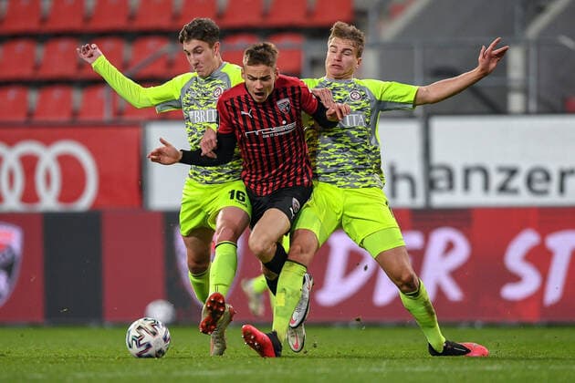 Bilder des Jahres 2020, Sport 11 November Sport Themen der Woche KW45 Sport Bilder des Tages v.li.: Tim Walbrecht (SV Wehen Wiesbaden, 16) Filip Bilbija (FC Ingolstadt, 35) Florian Cartens (SV Wehen Wiesbaden, 17) im Zweikampf, Duell, duel, tackle, Dynamik, Action, Aktion, 06.11.2020, Ingolstadt (Deutschland), Fussball, 3. Liga, FC Ingolstadt 04 - SV Wehen Wiesbaden, DFB DFL REGULATIONS PROHIBIT ANY USE OF PHOTOGRAPHS AS IMAGE SEQUENCES AND OR QUASI-VIDEO. *** from left to right Tim Walbrecht SV Wehen Wiesbaden, 16 Filip Bilbija FC Ingolstadt, 35 Florian Cartens SV Wehen Wiesbaden, 17 in the duel, duel, tackle, dynamics, action, action, 06 11 2020, Ingolstadt Germany , Football, 3 League, FC Ingolstadt 04 SV Wehen Wiesbaden, DFB DFL REGULATIONS PROHIBIT ANY USE OF PHOTOGRAPHS AS IMAGE SEQUENCES AND OR QUASI VIDEO xslx