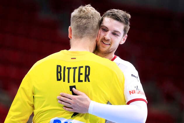 PEKELER Hendrik Team Deutschland mit Torwart BITTER Johannes EHF Handball EM Qualifikation Spiel Deutschland - Bosnien Herzegovina am 05.November 2020 in Düsseldorf