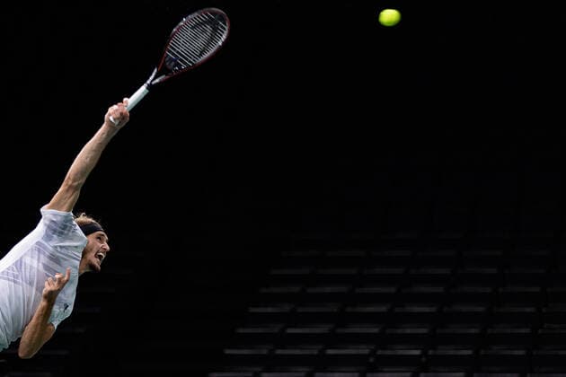 Paris, France le 6 novembre 2020 - L Allemand Alexander ZVEREV contre le Suisse Stan WAWRINKA lors du Quart de finale de tennis en simple masculin au cinquieme jour du tournoi de tennis en salle ATP, Tennis Herren World Tour Masters 1000 - Paris Masters (Paris Bercy) - a l Arena AccorHotels. Alexander ZVEREV of Germany against Stan WAWRINKA of Switzerland during their Quarter Final men s singles tennis match on day 5 at the ATP World Tour Masters 1000 - Paris Masters (Paris Bercy) - indoor tennis tournament at The AccorHotels Arena in Paris on November 6, 2020.  Copyright: xAurelienxMorissardx