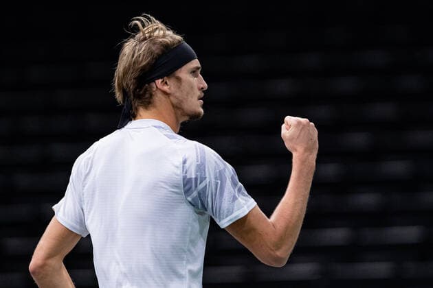 Paris, France le 6 novembre 2020 - L Allemand Alexander ZVEREV contre le Suisse Stan WAWRINKA lors du Quart de finale de tennis en simple masculin au cinquieme jour du tournoi de tennis en salle ATP, Tennis Herren World Tour Masters 1000 - Paris Masters (Paris Bercy) - a l Arena AccorHotels. Alexander ZVEREV of Germany against Stan WAWRINKA of Switzerland during their Quarter Final men s singles tennis match on day 5 at the ATP World Tour Masters 1000 - Paris Masters (Paris Bercy) - indoor tennis tournament at The AccorHotels Arena in Paris on November 6, 2020.  Copyright: xAurelienxMorissardx