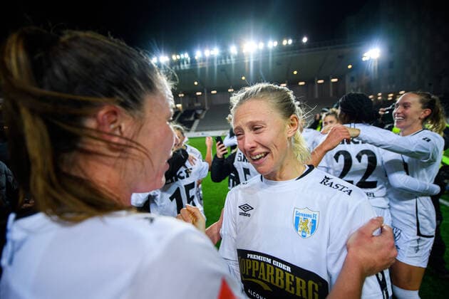 201107 Göteborgs Rebecka Blomqvist jublar efter fotbollsmatchen i Damallsvenskan mellan Linköping och Kopparbergs Göteborg den 7 november 2020 i Linköping. Copyright: MAXIMxTHORE BB201107BB647