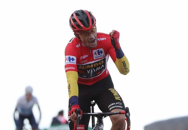 Sport Bilder des Tages Slovenian rider Primoz Roglic, of Jumbo-Visma team, celebrates his victory at the end of the 17th stage of the Vuelta a Espana 2020 cycling race over 178.2km from Sequeros to Alto de la Covatilla, Spain, 07 November 2020. Vuelta a Espana 2020 cycling race - 17th stage !ACHTUNG: NUR REDAKTIONELLE NUTZUNG!  Copyright: xKikoxHuescax GRAF5797 20201107-637403671679620678