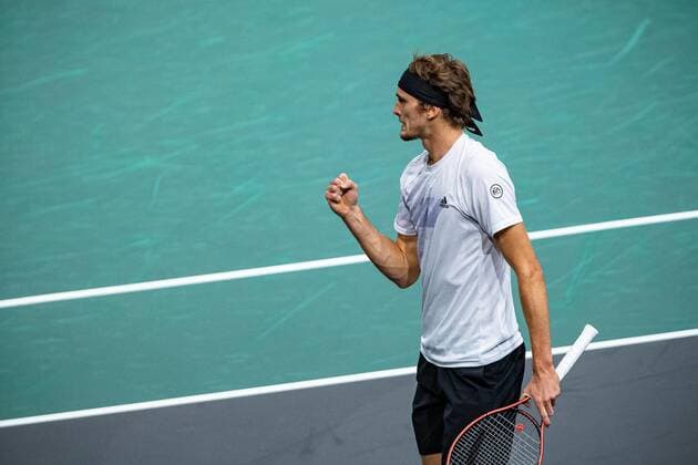 Paris, France le 7 novembre 2020 - L Allemand Alexander ZVEREV contre l Espagnol Rafael NADAL lors de la demi-finale de tennis en simple masculin au cinquieme jour du tournoi de tennis en salle ATP, Tennis Herren World Tour Masters 1000 - Paris Masters (Paris Bercy) - a l Arena AccorHotels. Alexander ZVEREV of Germany against Rafael NADAL of Spain during their Semi Final men s singles tennis match on day 5 at the ATP World Tour Masters 1000 - Paris Masters (Paris Bercy) - indoor tennis tournament at The AccorHotels Arena in Paris on November 7, 2020.  Copyright: xAurelienxMorissardx