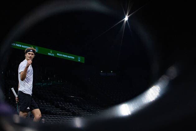 Sport Bilder des Tages Paris, France le 7 novembre 2020 - L Allemand Alexander ZVEREV contre l Espagnol Rafael NADAL lors de la demi-finale de tennis en simple masculin au cinquieme jour du tournoi de tennis en salle ATP, Tennis Herren World Tour Masters 1000 - Paris Masters (Paris Bercy) - a l Arena AccorHotels. Alexander ZVEREV of Germany against Rafael NADAL of Spain during their Semi Final men s singles tennis match on day 5 at the ATP World Tour Masters 1000 - Paris Masters (Paris Bercy) - indoor tennis tournament at The AccorHotels Arena in Paris on November 7, 2020.  Copyright: xAurelienxMorissardx