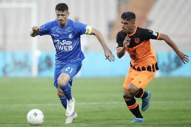 TEHRAN, IRAN, NOV 7TH: Voria Ghafouri (left) and Ghaem Eslamikhah (right) during the 2020 21 Persian Gulf Pro League between Esteghlal and Mes Rafsanjan at Azadi Stadium. Alireza Zeinali SPP Esteghlal and Mes Rafsanjan 