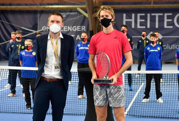 08.11.2020 - Tennis - ATP, Tennis Herren Challenger Tour - Challenger Eckental - Int. Deutsche Meisterschaften - Finale Einzel : Ramkumar Ramanathan ( IND ) - Sebastian Korda ( USA ) - - Siegerehrung - Fabian REISCH ( Turnier-Organisation ) und Sebastian KORDA ( USA )