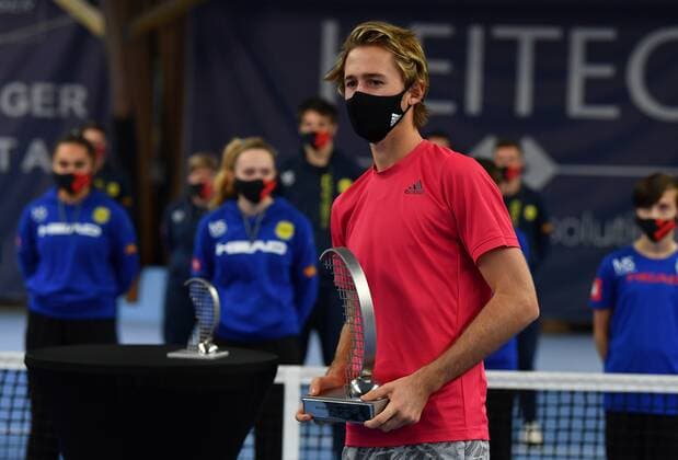 08.11.2020 - Tennis - ATP, Tennis Herren Challenger Tour - Challenger Eckental - Int. Deutsche Meisterschaften - Finale Einzel : Ramkumar Ramanathan ( IND ) - Sebastian Korda ( USA ) - - Sebastian KORDA ( USA ) mit Siegertrophäe