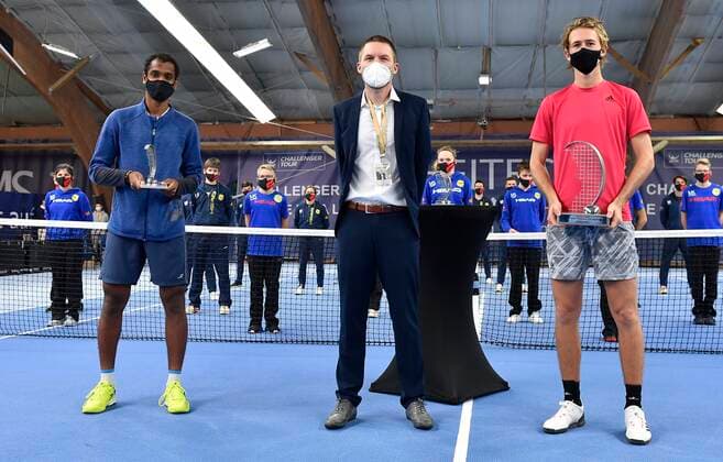 08.11.2020 - Tennis - ATP, Tennis Herren Challenger Tour - Challenger Eckental - Int. Deutsche Meisterschaften - Finale Einzel : Ramkumar Ramanathan ( IND ) - Sebastian Korda ( USA ) - - Siegerehrung von links : Ramkumar RAMANATHAN ( IND ) Fabian REISCH ( Turnier-Organisation ) Sebastian KORDA ( USA )