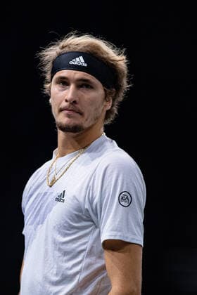 Paris, France le 8 novembre 2020 - L Allemand Alexander ZVEREV contre le Russe Daniil MEDVEDEV lors de la finale de tennis en simple masculin du tournoi de tennis en salle ATP, Tennis Herren World Tour Masters 1000 - Paris Masters (Paris Bercy) - a l Arena AccorHotels. Alexander ZVEREV of Germany against Daniil MEDVEDEV of Russia during their Final men s singles tennis match at the ATP World Tour Masters 1000 - Paris Masters (Paris Bercy) - indoor tennis tournament at The AccorHotels Arena in Paris on November 8, 2020.  Copyright: xAurelienxMorissardx