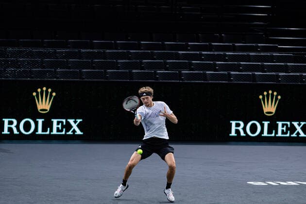 Paris, France le 8 novembre 2020 - L Allemand Alexander ZVEREV contre le Russe Daniil MEDVEDEV lors de la finale de tennis en simple masculin du tournoi de tennis en salle ATP, Tennis Herren World Tour Masters 1000 - Paris Masters (Paris Bercy) - a l Arena AccorHotels. Alexander ZVEREV of Germany against Daniil MEDVEDEV of Russia during their Final men s singles tennis match at the ATP World Tour Masters 1000 - Paris Masters (Paris Bercy) - indoor tennis tournament at The AccorHotels Arena in Paris on November 8, 2020.  Copyright: xAurelienxMorissardx
