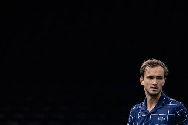 Paris, France le 8 novembre 2020 - Le Russe Daniil MEDVEDEV contre l Allemand Alexander ZVEREV lors de la finale de tennis en simple masculin du tournoi de tennis en salle ATP, Tennis Herren World Tour Masters 1000 - Paris Masters (Paris Bercy) - a l Arena AccorHotels. Daniil MEDVEDEV of Russia against Alexander ZVEREV of Germany during their Final men s singles tennis match at the ATP World Tour Masters 1000 - Paris Masters (Paris Bercy) - indoor tennis tournament at The AccorHotels Arena in Paris on November 8, 2020.  Copyright: xAurelienxMorissardx