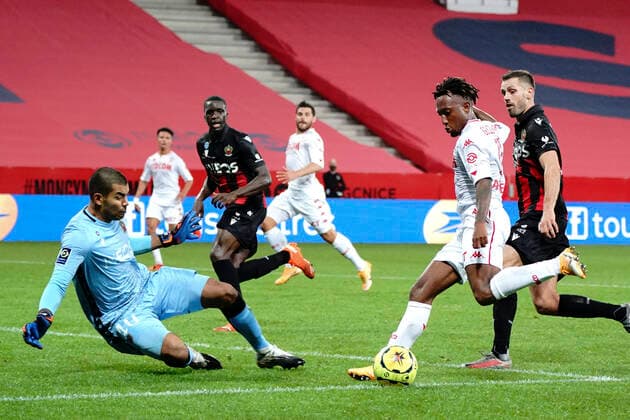 Gelson Martins (AS Monaco) - Walter Benitez (OGC Nice) FOOTBALL : OGC Nice vs AS Monaco - Ligue 1 Ubereats - Nice - 08 11 2020 NorbertScanella PanoramiC 