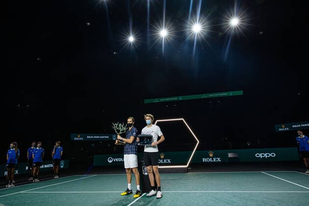 Paris, France le 8 novembre 2020 - Le Russe Daniil MEDVEDEV pose avec le trophee de la finale de tennis en simple masculin du tournoi de tennis en salle ATP, Tennis Herren World Tour Masters 1000 - Paris Masters (Paris Bercy) - a l Arena AccorHotels. Daniil MEDVEDEV of Russia poses with the trophy of the Final men s singles tennis match at the ATP World Tour Masters 1000 - Paris Masters (Paris Bercy) - indoor tennis tournament at The AccorHotels Arena in Paris on November 8, 2020.  Copyright: xAurelienxMorissardx