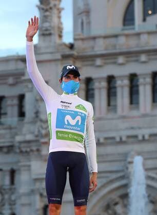 Spanish rider Enric Mas of Movistar team celebrates on the podium wearing the best young rider s white jersey following the final stage of the Vuelta a Espana 2020 cycling race, a 124.2 km race from La Zarzuela horse racecourse to Madrid, central Spain, 08 November 2020. Vuelta a Espana 2020 - Final stage !ACHTUNG: NUR REDAKTIONELLE NUTZUNG!  Copyright: xKikoxHuescax GRAF6396 20201108-637404569928431201