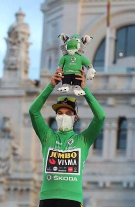 Slovenian rider Primoz Roglic of Team Jumbo-Visma celebrates on the podium wearing the points classification leader s green jersey after winning the Vuelta a Espana 2020 cycling race, following the final stage, a 124.2 km race from La Zarzuela horse racecourse to Madrid, central Spain, 08 November 2020. Vuelta a Espana 2020 - Final stage !ACHTUNG: NUR REDAKTIONELLE NUTZUNG!  Copyright: xKikoxHuescax GRAF6386 20201108-637404570626724979