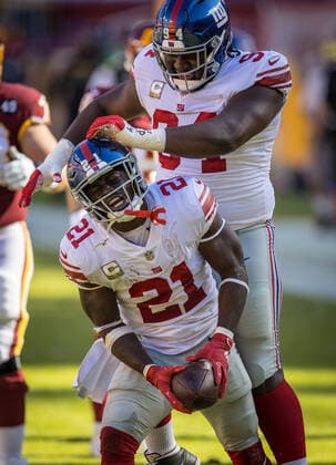 Bilder des Jahres 2020, Sport 11 November Sport Themen der Woche KW45 November 8, 2020:New York Giants strong safety Jabrill Peppers (21) celebrates the fumble recover with New York Giants nose tackle Dalvin Tomlinson (94) during the NFL, American Football Herren, USA Game between the New York Giants and Washington Football Team at FedEx Field in Landover, Maryland Photographer: USA - ZUMAc04_ 20201108_zaf_c04_015 Copyright: xCoryxRoysterx