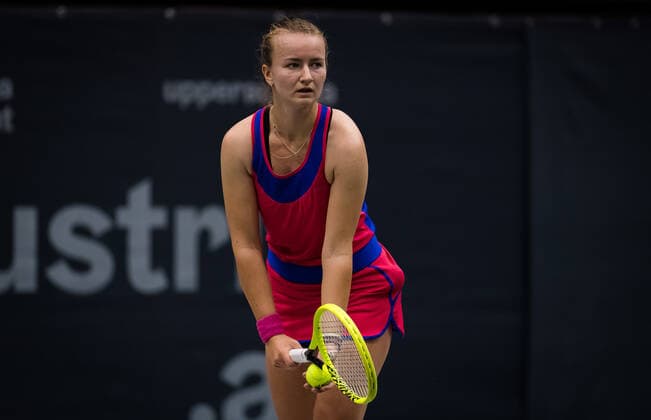 November 10, 2020, Linz, AUSTRIA: Barbora Krejcikova of the Czech Republic in action during the first round at the 2020 Upper Austria Ladies Linz WTA, Tennis Damen International tennis tournament against Harmony Tan of France Linz AUSTRIA - ZUMAa181 20201110_zaa_a181_112 Copyright: xRobxPrangex