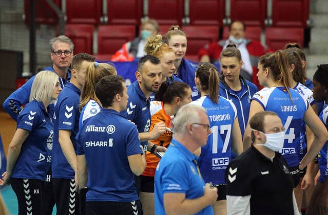 08.11.20 Allianz MTV Stuttgart - SC Potsdam Deutschland, Stuttgart, 08.11.2020, Volleyball, Frauen, Bundesliga, Allianz MTV Stuttgart - SC Potsdam: Giannis Athanasopoulos (Trainer Allianz MTV Stuttgart).