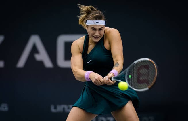 November 10, 2020, Linz, AUSTRIA: Aryna Sabalenka of Belarus in action during the first round at the 2020 Upper Austria Ladies Linz WTA, Tennis Damen International tennis tournament against Jasmine Paolini of Italy Linz AUSTRIA - ZUMAa181 20201110_zaa_a181_233 Copyright: xRobxPrangex