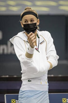 TENNIS - WTA, Tennis Damen Upper Austria Ladies Linz LINZ,AUSTRIA,11.NOV.20 - TENNIS - WTA Tour, Upper Austria Ladies Linz. Image shows Jil Teichmann (SUI) wearing a facemask. GEPAxpictures xManfredxBinder
