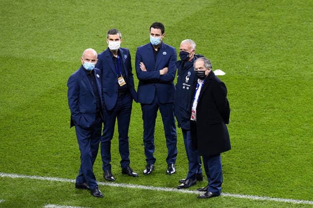 Sport Bilder des Tages NOEL LE GRAET (PRESIDENT FFF) - DIDIER DESCHAMPS (SELECTIONNEUR FRANCE) - GUY STEPHAN (SELECTIONNEUR ADJOINT FRANCE) - FRANCK RAVIOT (ENTRAINEUR DES GARDIENS FRANCE) - CYRIL MOINE (PREPARATEUR PHYSIQUE FRANCE) FOOTBALL : France vs Finlande - Match Amical - 11 11 2020 FEP Panoramic 