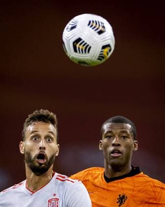 Bilder des Jahres 2020, Sport 11 November Sport Themen der Woche KW46 Sport Bilder des Tages AMSTERDAM - (lr) Sergio Canales of Spain and Georginio Wijnaldum of Holland during the friendly match between the Netherlands and Spain at the Johan Cruyff Arena on November 11, 2020 in Amsterdam, Netherlands. ANP KOEN VAN WEEL International Friendly, Länderspiel, Nationalmannschaft match 2020 2021 xVIxANPxSportx xxANPxIVx *** AMSTERDAM lr Sergio Canales of Spain and Georginio Wijnaldum of Holland during the friendly match between the Netherlands and Spain at the Johan Cruyff Arena on November 11, 2020 in Amsterdam, Netherlands ANP KOEN VAN WEEL International friendly match 2020 2021 xVIxANPxSportx xxANPxIVx 425081718